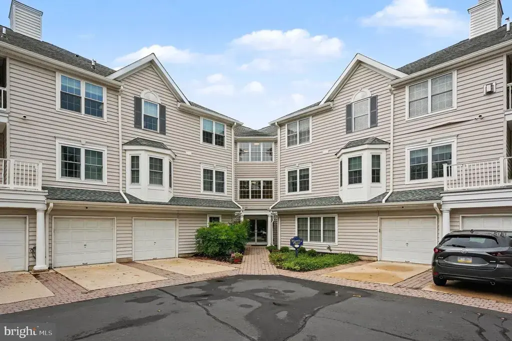 42 W College Ave #322, YARDLEY