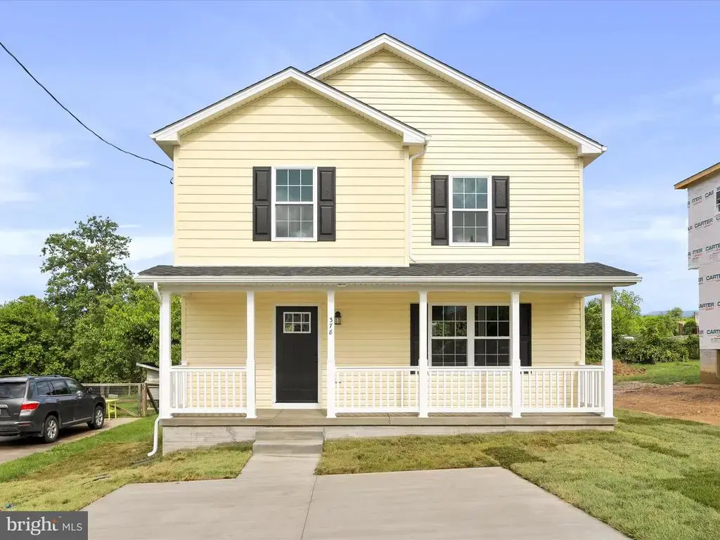 120 S Funk St, STRASBURG