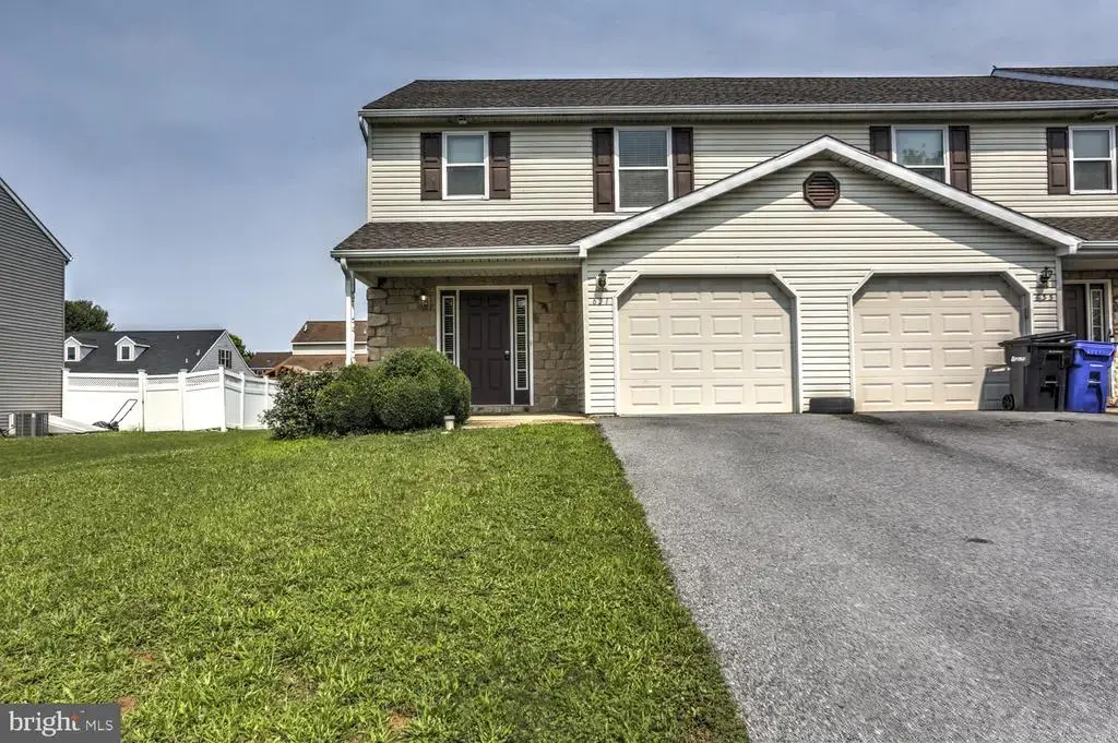631 Sunflower St, NEW HOLLAND