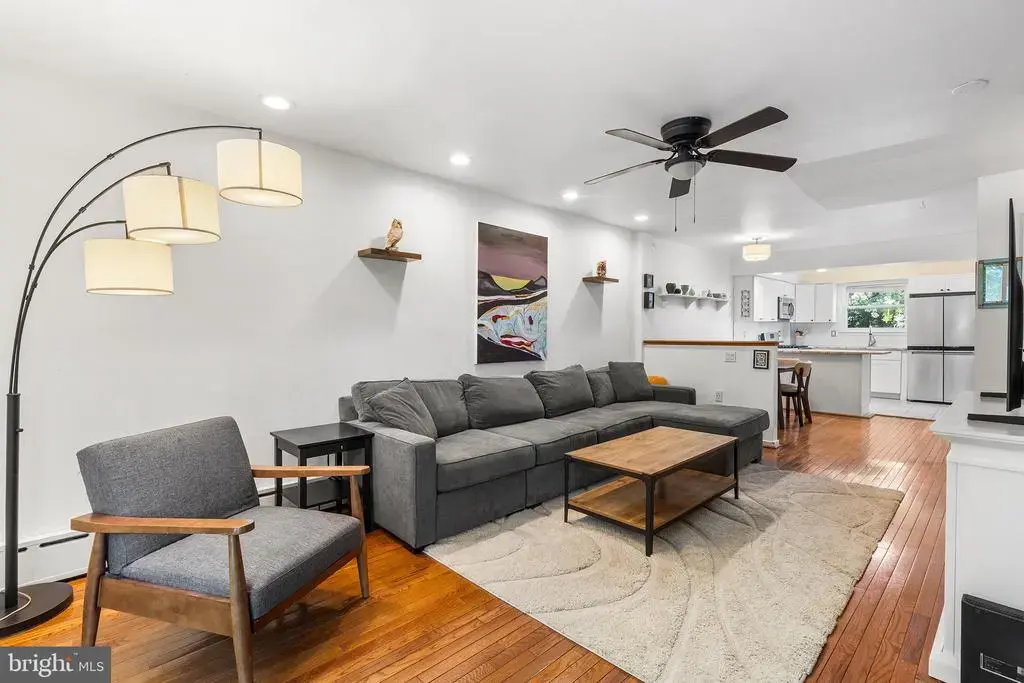 908 Greenwich St, PHILADELPHIA