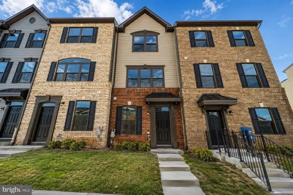 14064 Sunrise Valley Dr, HERNDON