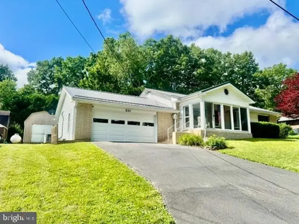 530 W Nicholas St, FRACKVILLE