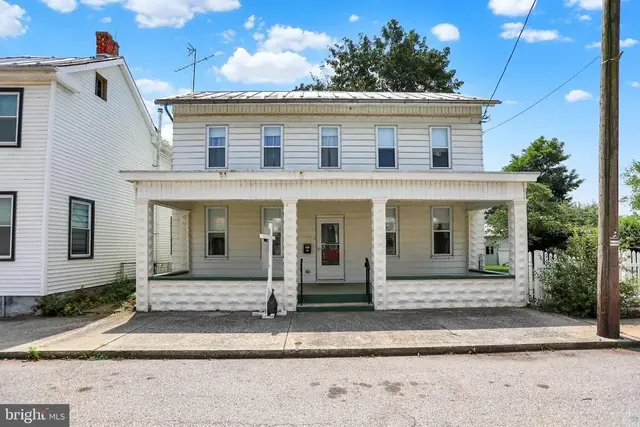 14 Chestnut St, Newville