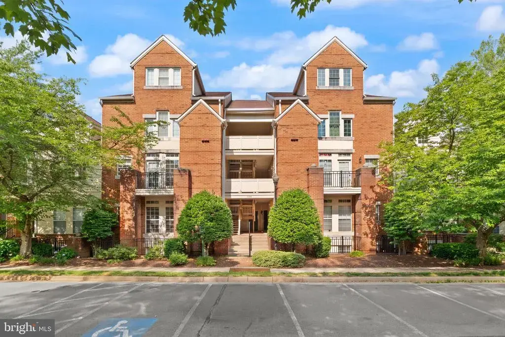 1324 Garden Wall Cir #b, RESTON