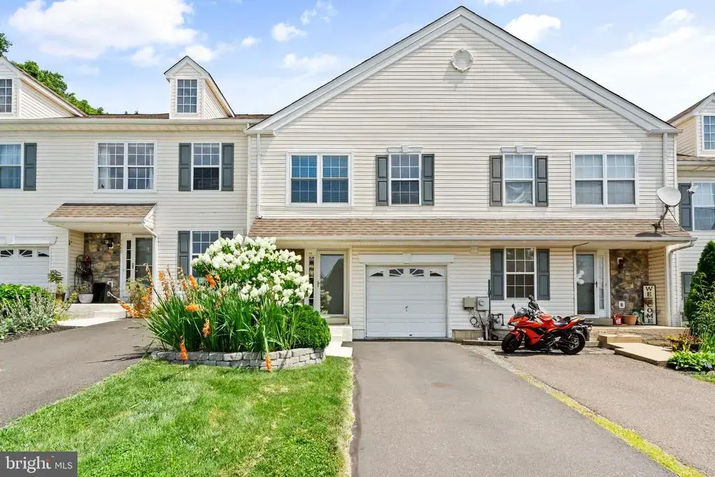 4650 Louise Saint Claire Dr, DOYLESTOWN