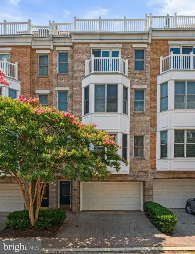 1207 Harbor Island Walk, Baltimore