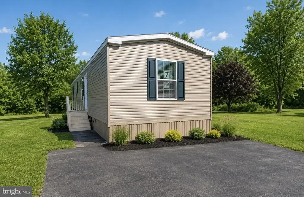 77 Circle Dr, COLUMBIA