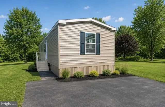 77 Circle Dr, Columbia