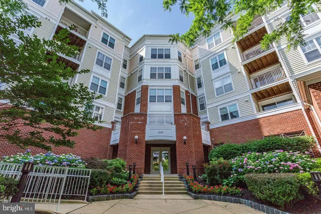 1645 International Dr #411, MCLEAN