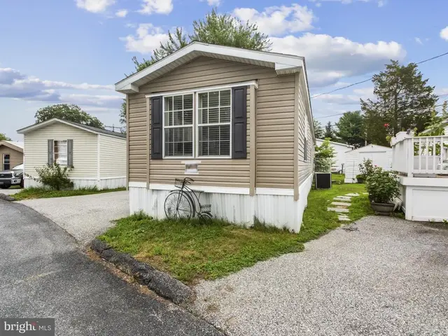 30 Chesapeake Mobile Ct, Hanover