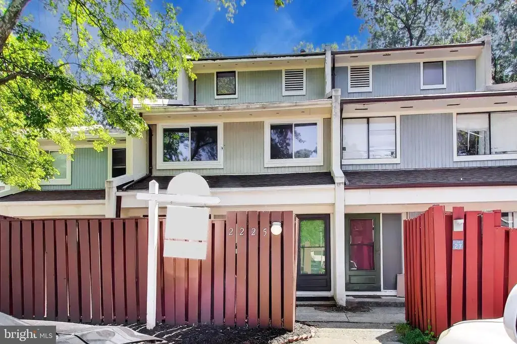 2225 Southgate Sq, RESTON