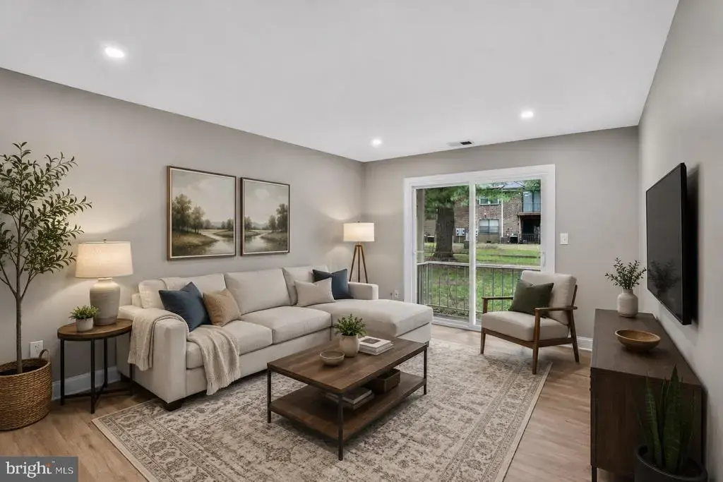 1807 Silver Ct, HAMILTON