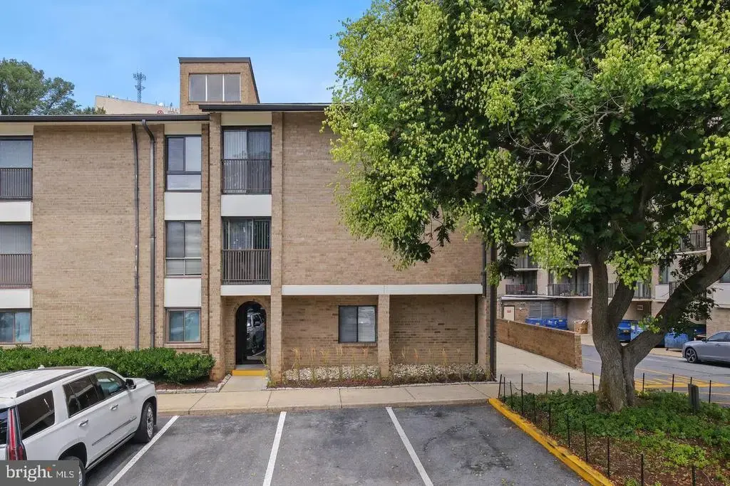114 Monroe St #102, ROCKVILLE