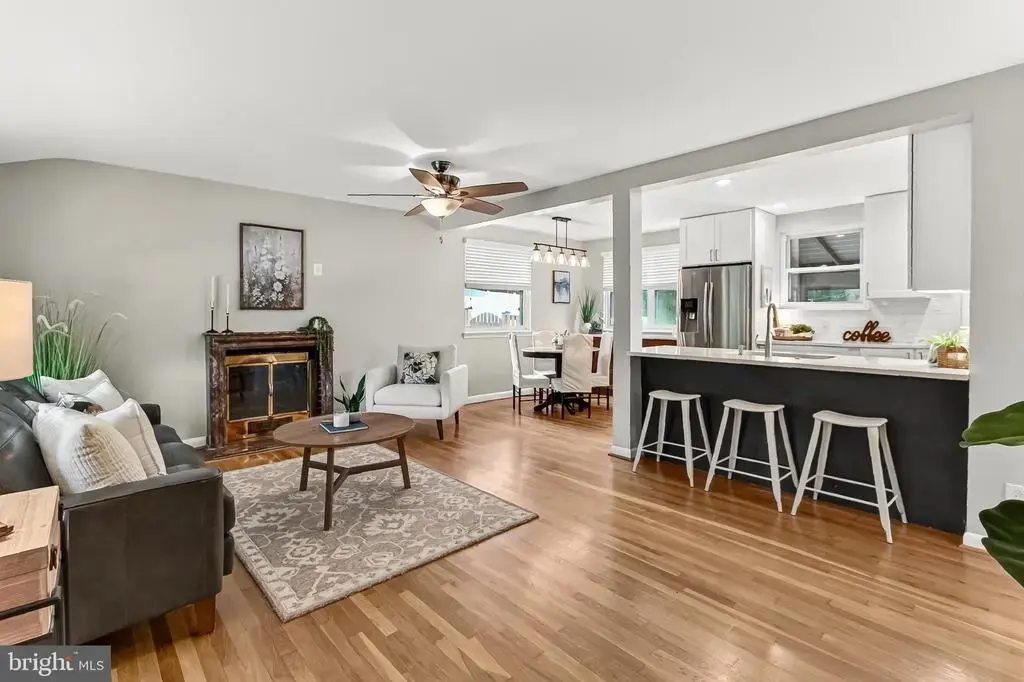 6927 Fern Ln, ANNANDALE
