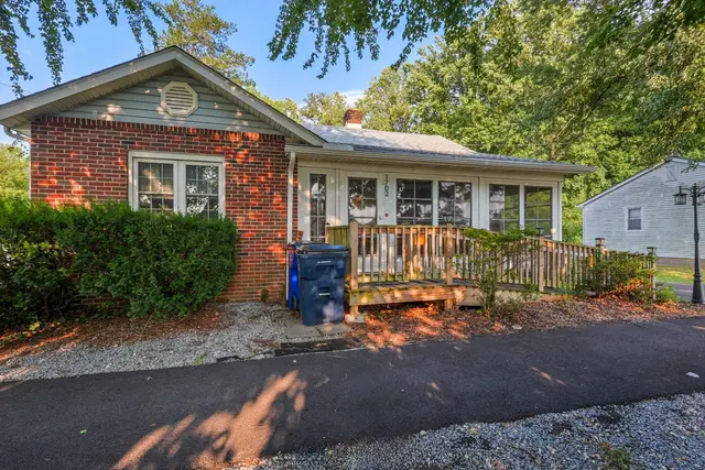 1702 Upper King Rd, Woodside