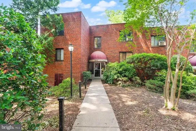 1577 N Colonial Ter #305-y, Arlington