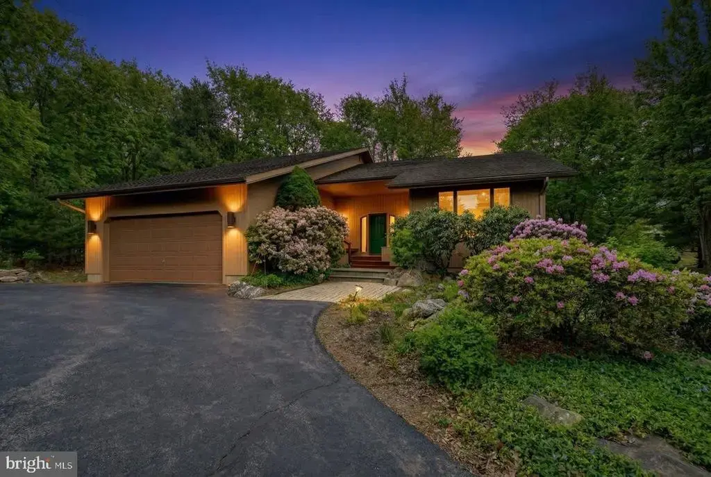 96 Wolf Rd, LAKE HARMONY