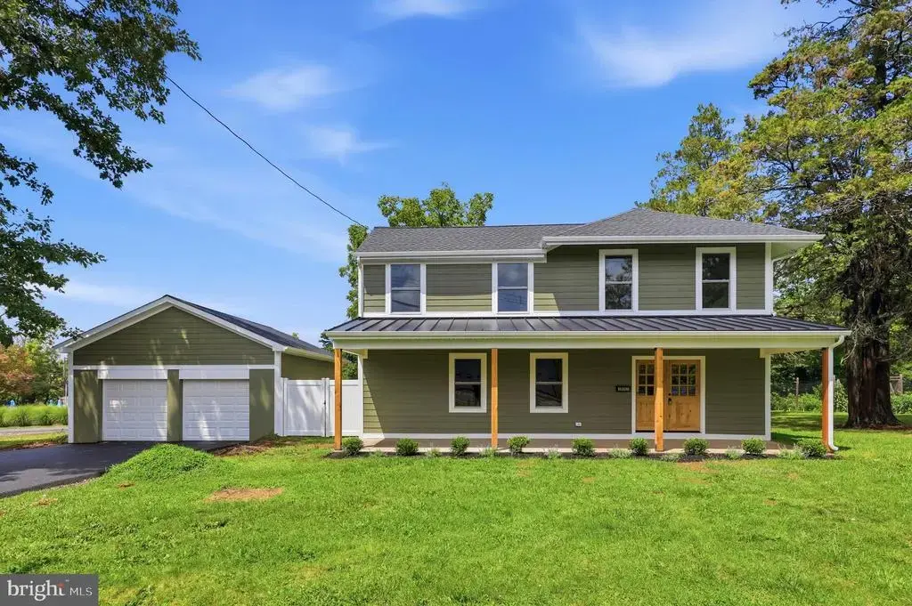 1095 Washington Ave, NEWTOWN