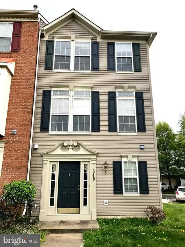 549 Eisenhower Dr, Frederick