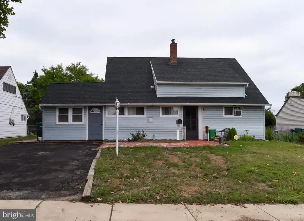 34 Red Maple Ln, LEVITTOWN