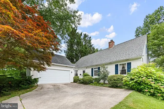 52 Sunset Rd, Newark