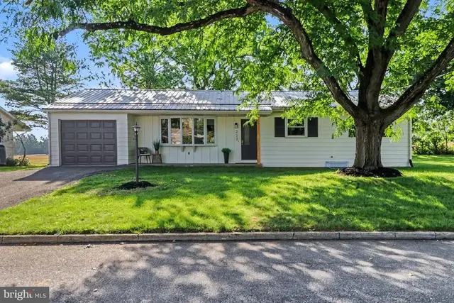 222 Robin Rd, Hershey