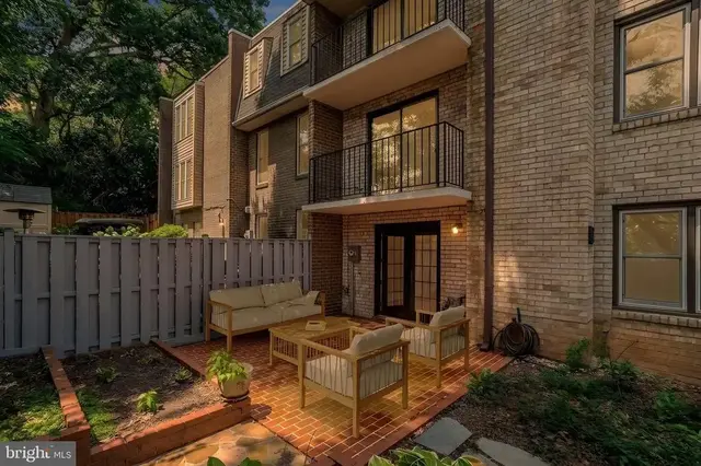 2130 Military Rd, Arlington
