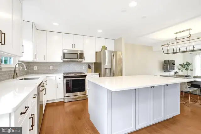 10 W Glebe Rd, Alexandria