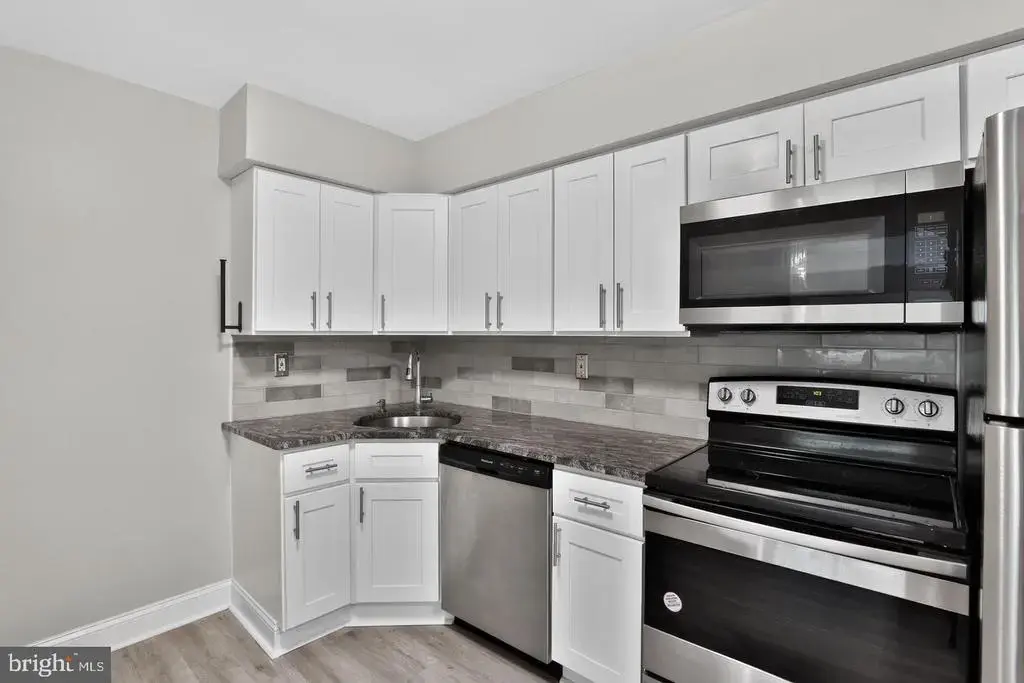 1807 Silver Ct, HAMILTON