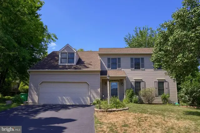 812 Cypress Ct, Hummelstown
