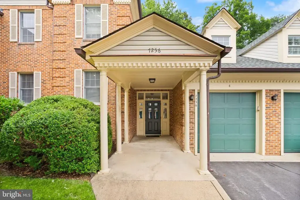 7256 Glen Hollow Ct #2, ANNANDALE