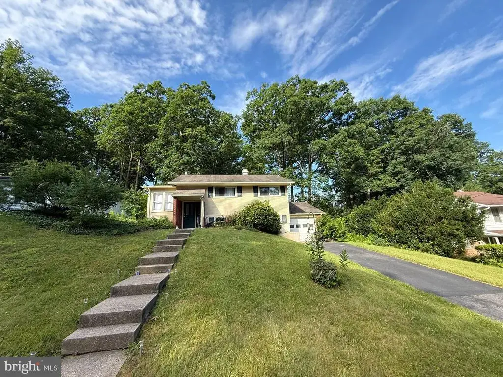 2042 Fairwood Ln, STATE COLLEGE