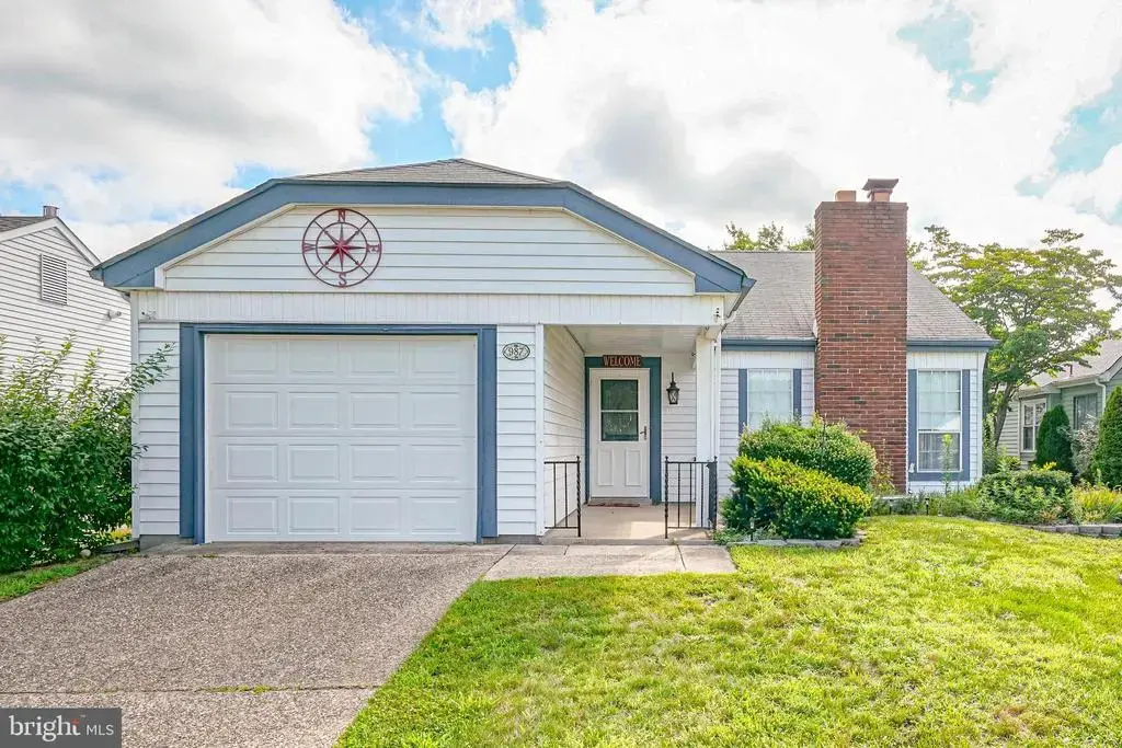 987 Westminster Dr N, SOUTHAMPTON
