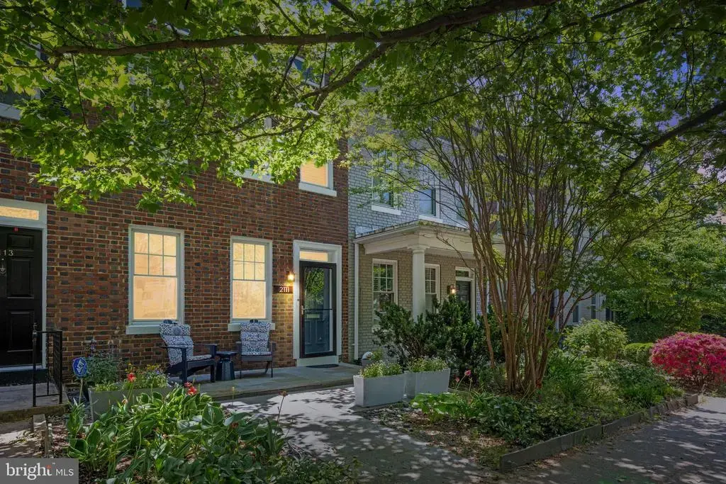2111 37th St Nw, WASHINGTON