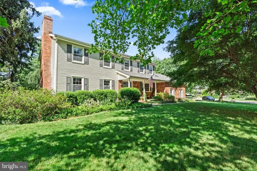 14 Springwood Dr, LAWRENCEVILLE