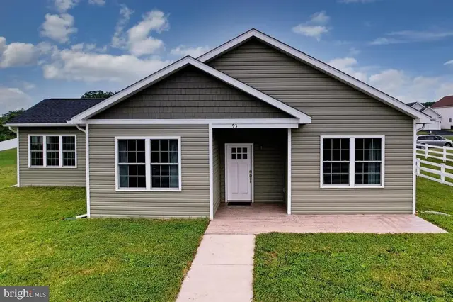 93 Candlewick Ct, Frostburg