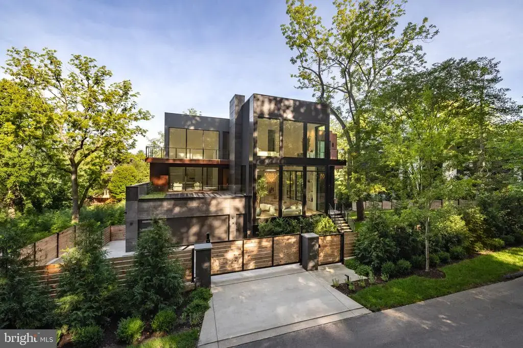 2676 Chain Bridge Rd Nw, WASHINGTON