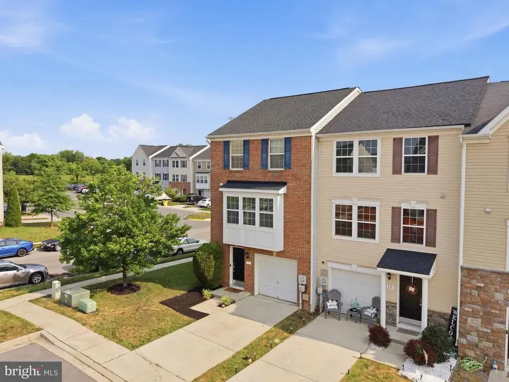 11 Wayside Ct, FALLING WATERS