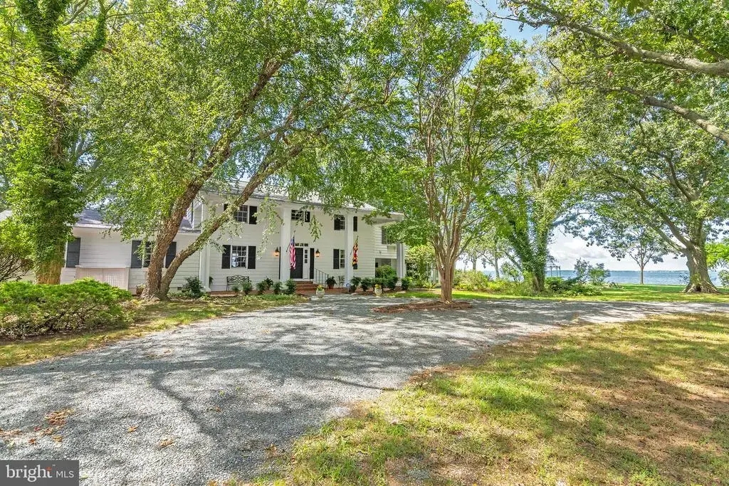 24879 W Ferry Neck Rd, ROYAL OAK