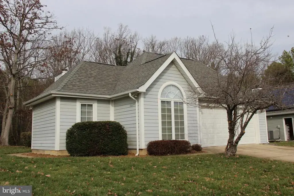 48070 Mayflower Dr, LEXINGTON PARK