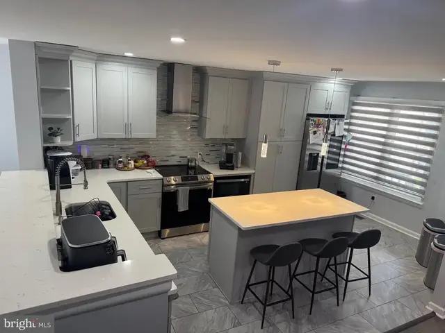 574 S Mount Vernon Cir, Bensalem