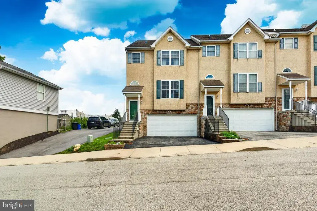 703 Green St, BRIDGEPORT
