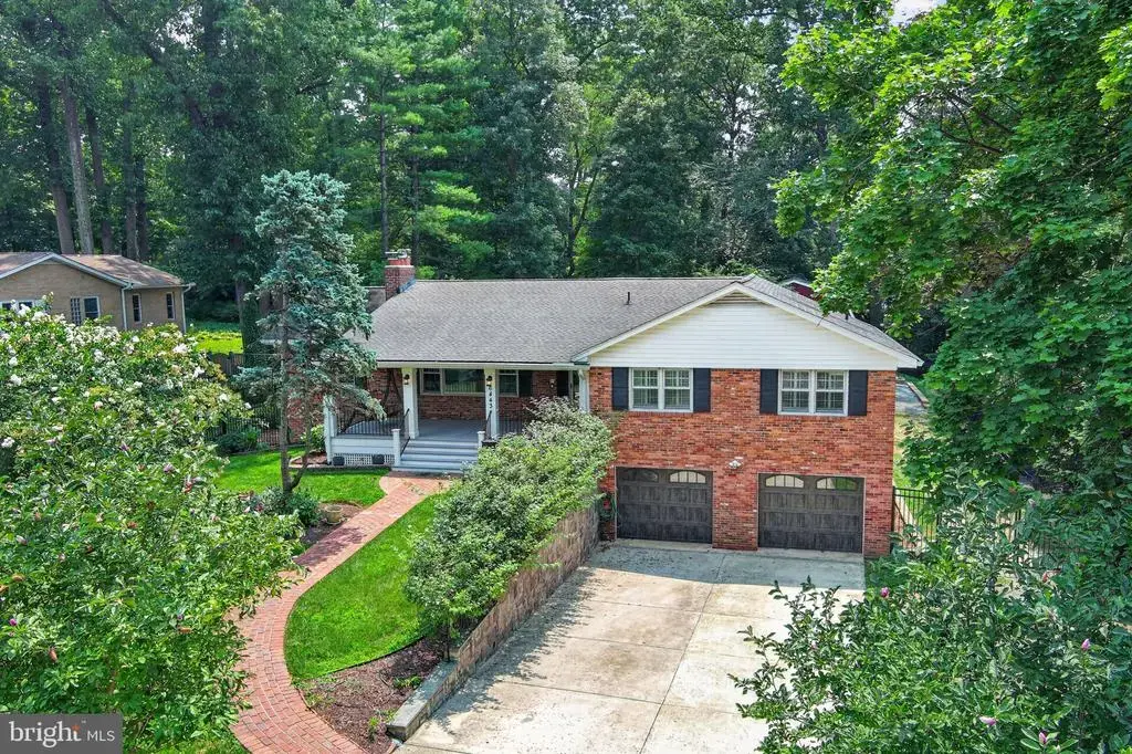 6443 Walters Woods Dr, FALLS CHURCH