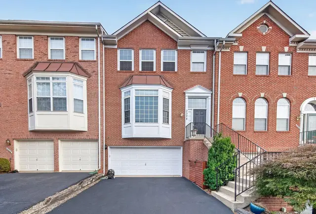 3398 Governor's Crest Ct, Alexandria