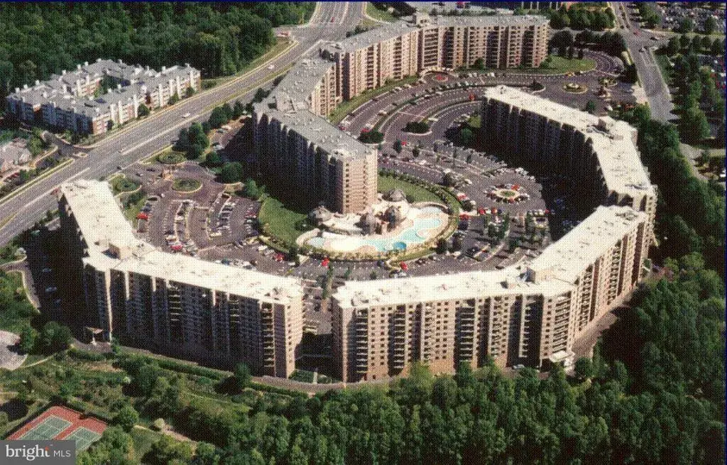 8370 Greensboro Dr #1019, MCLEAN