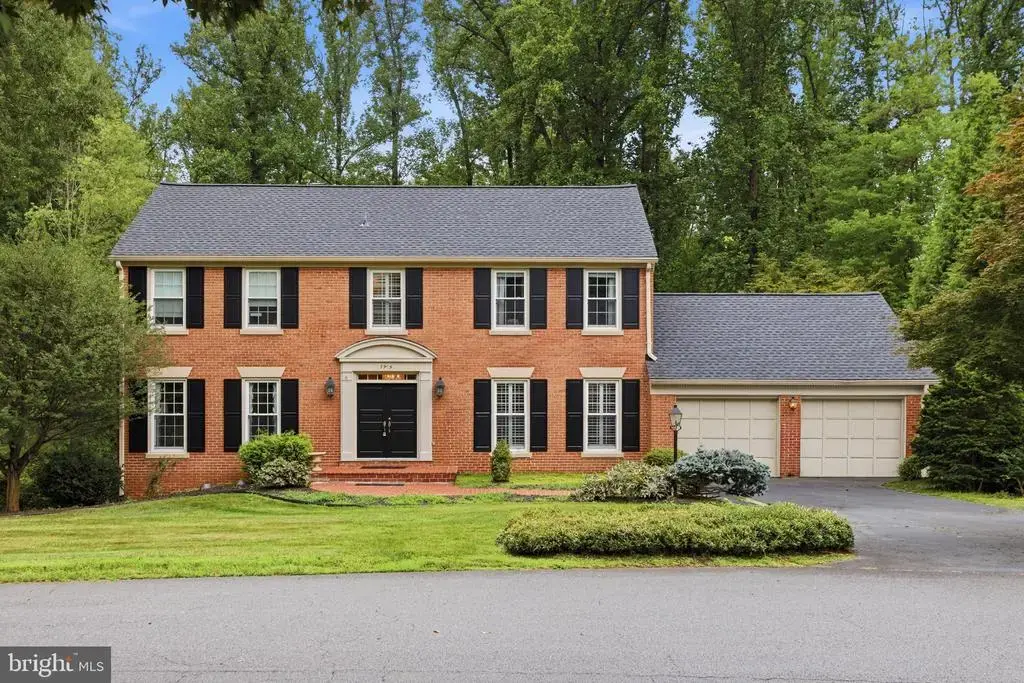 7715 Crossover Dr, MCLEAN