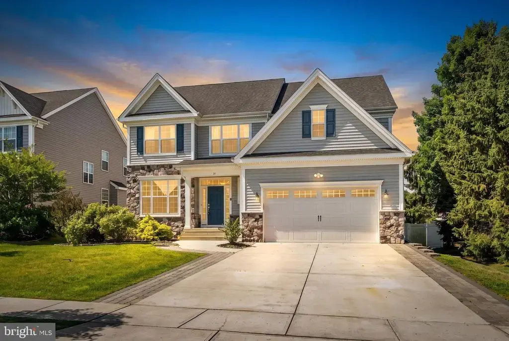 15 Melville Ct, MEDFORD
