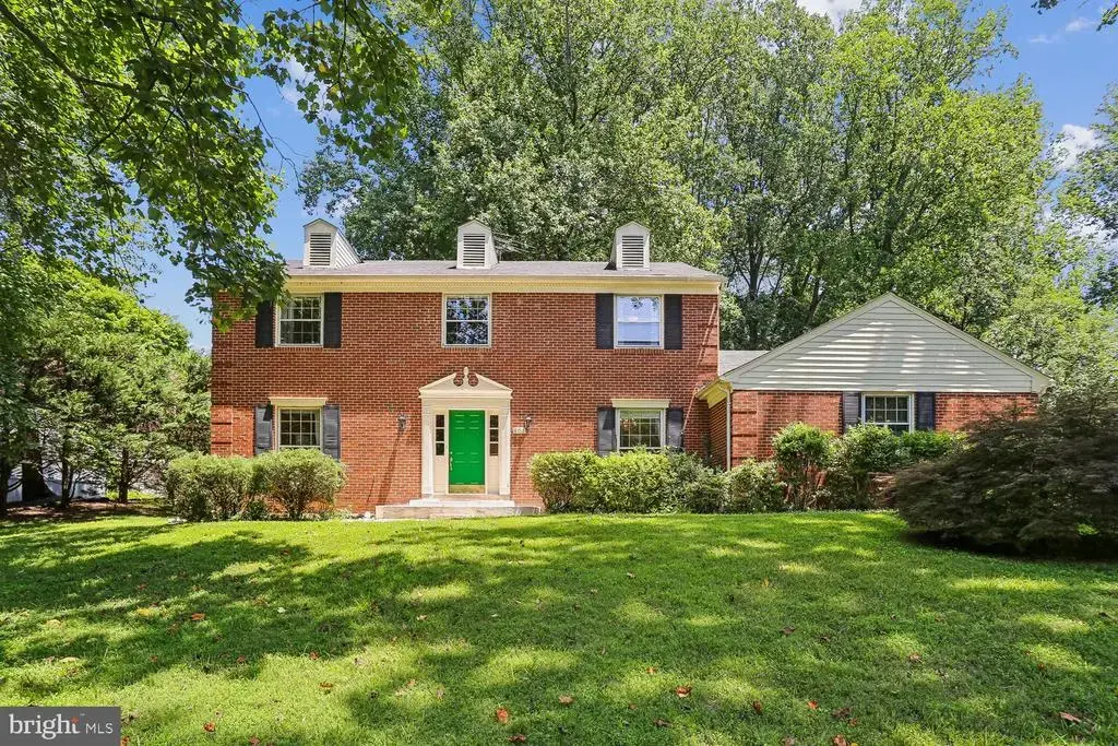 903 Ridge Dr, MCLEAN