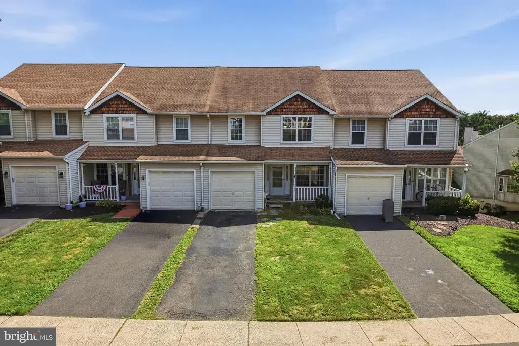 136 N Timber Rd, HOLLAND