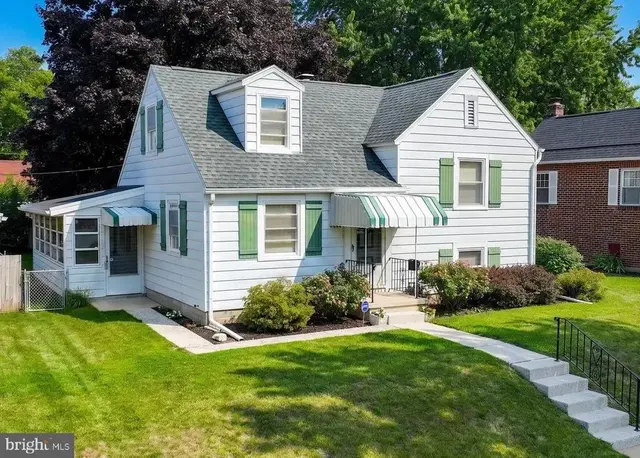 801 Carl St, York